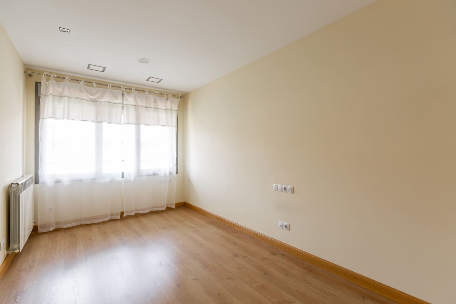 4 Zimmer Villa zu vermieten in Pamplona / Iruna mit Garage - 2.350 € (Ref: 9822394)