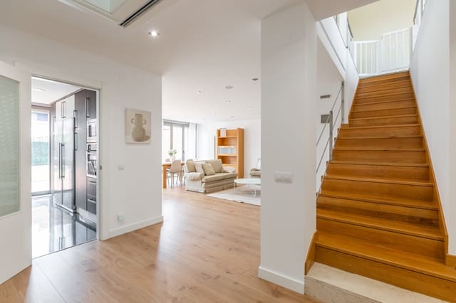 4 Zimmer Villa zu vermieten in Pamplona / Iruña mit Garage - 2.350 € (Ref: 9822394)