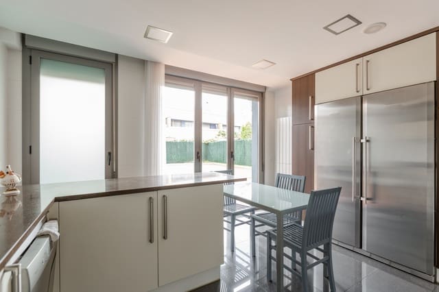 4 Zimmer Villa zu vermieten in Pamplona / Iruña mit Garage - 2.350 € (Ref: 9822394)