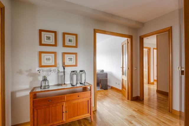 2 soveværelse Lejlighed til salg i Pamplona / Iruña med garage - € 290.000 (Ref: 9822397)