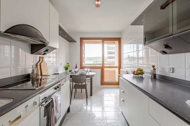 2 soveværelse Lejlighed til salg i Pamplona / Iruña med garage - € 290.000 (Ref: 9822397)