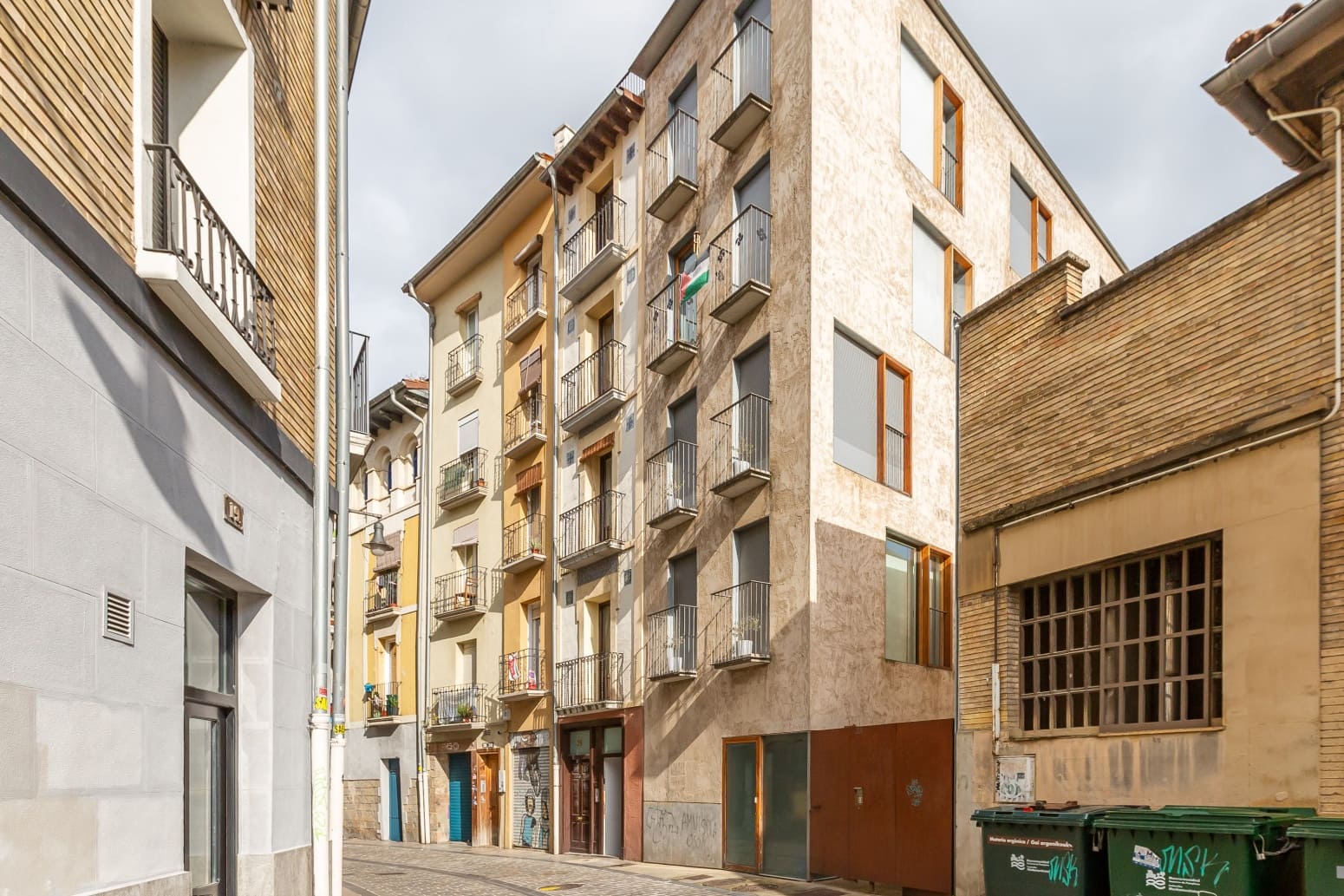 Commercial for sale in Pamplona / Iruna - € 106,000 (Ref: 9824716)