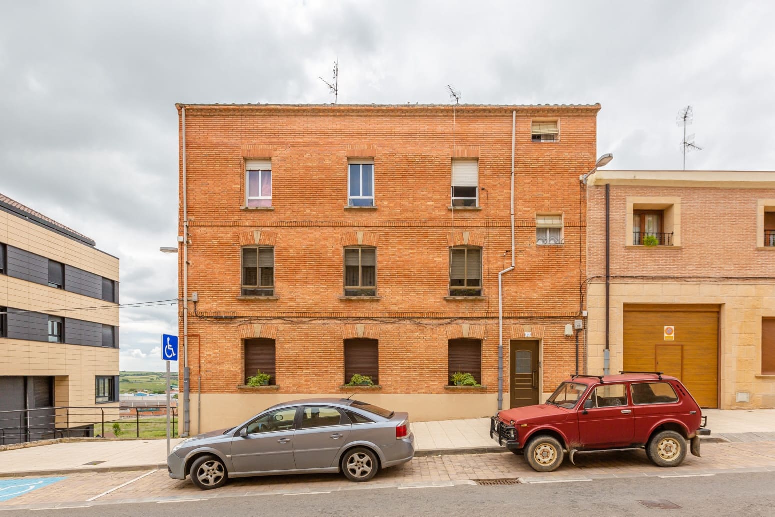 4 bedroom Flat for sale in Viana - € 169,900 (Ref: 9830885)