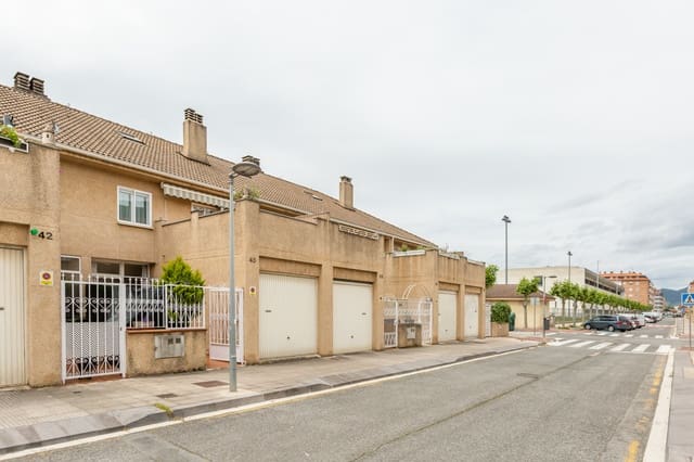 Chalet de 3 habitaciones en Berriozar en venta con garaje - 320.000 € (Ref: 9845188)