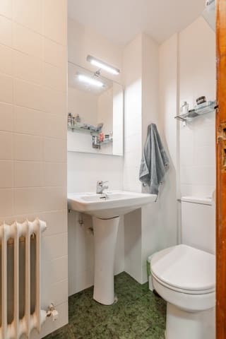 4 bedroom Flat for rent in Pamplona / Iruña - € 2,500 (Ref: 9851349)
