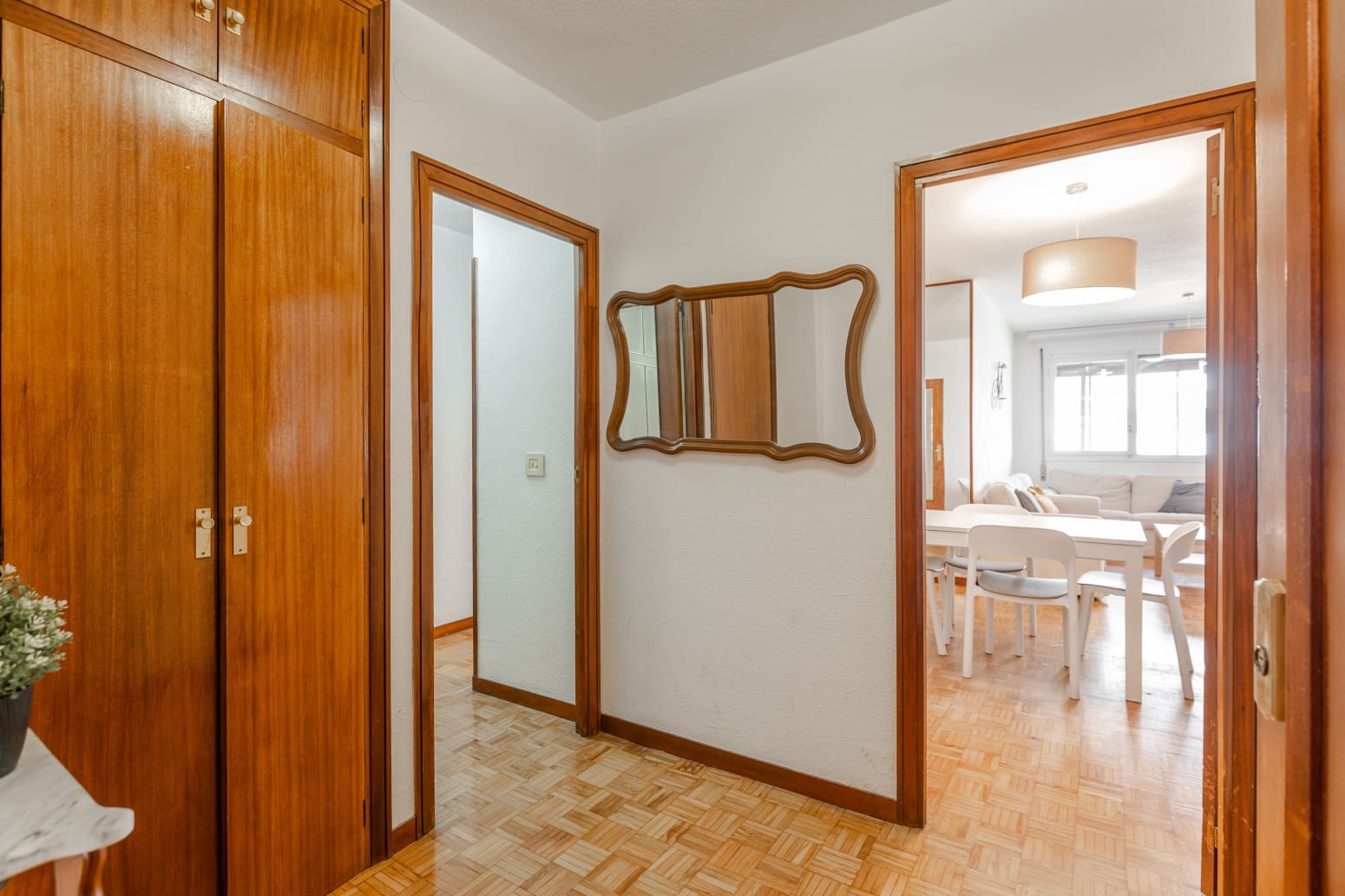 4 bedroom Flat for rent in Pamplona / Iruna - € 2,500 (Ref: 9851349)