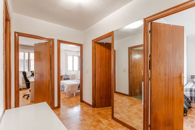 4 bedroom Flat for rent in Pamplona / Iruña - € 2,500 (Ref: 9851349)