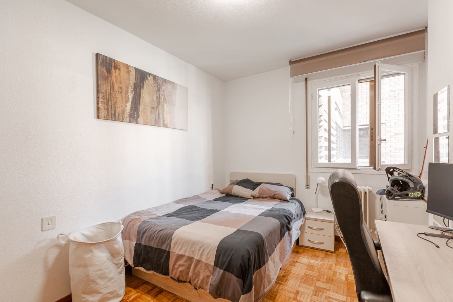 4 bedroom Flat for rent in Pamplona / Iruna - € 2,500 (Ref: 9851349)