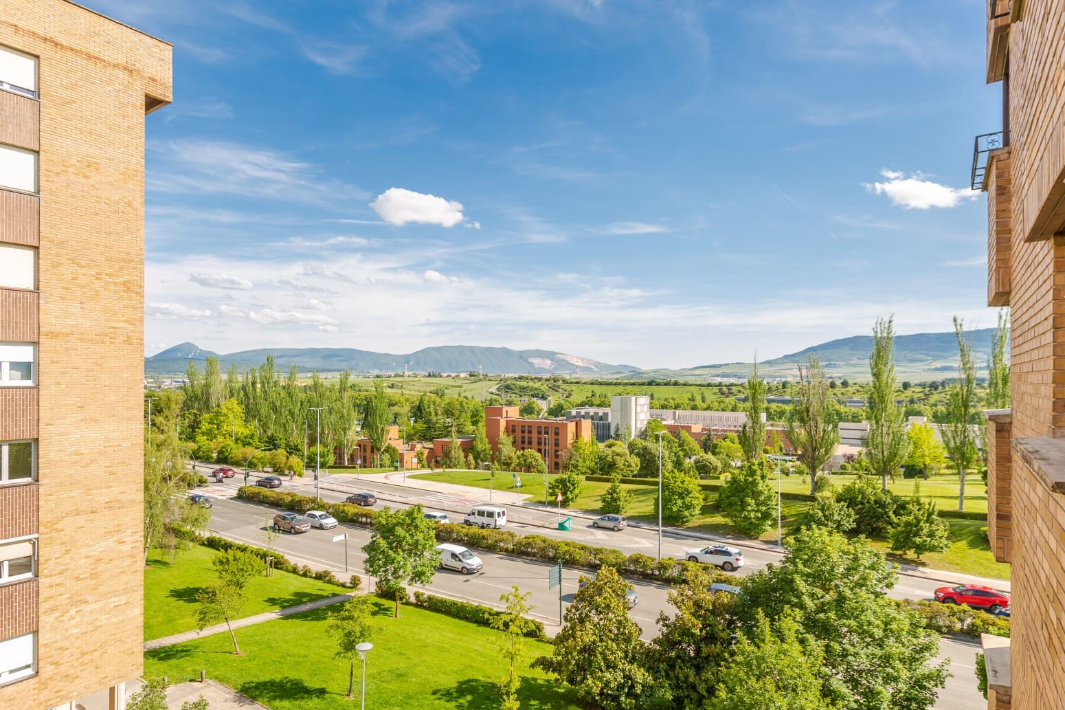 4 bedroom Flat for rent in Pamplona / Iruna - € 2,500 (Ref: 9851349)