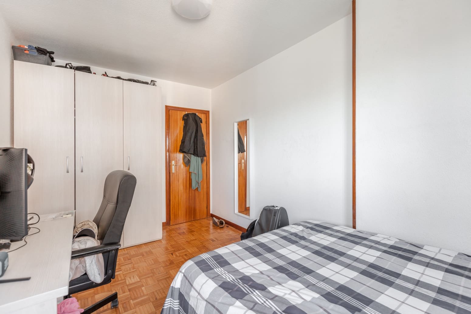 4 bedroom Flat for rent in Pamplona / Iruna - € 2,500 (Ref: 9851349)