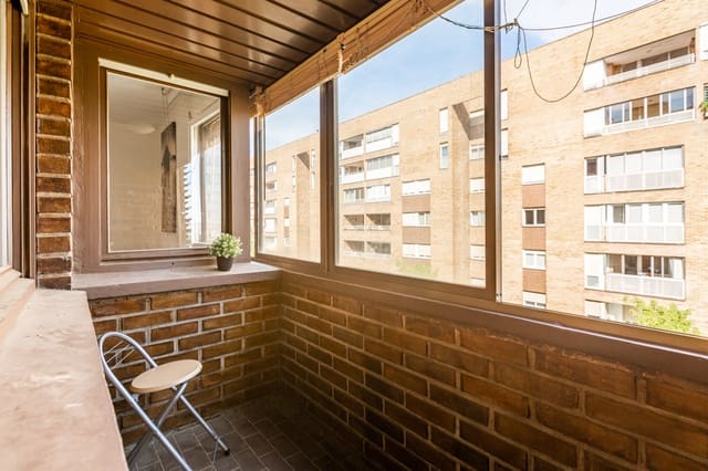 4 bedroom Flat for rent in Pamplona / Iruña - € 2,500 (Ref: 9851349)