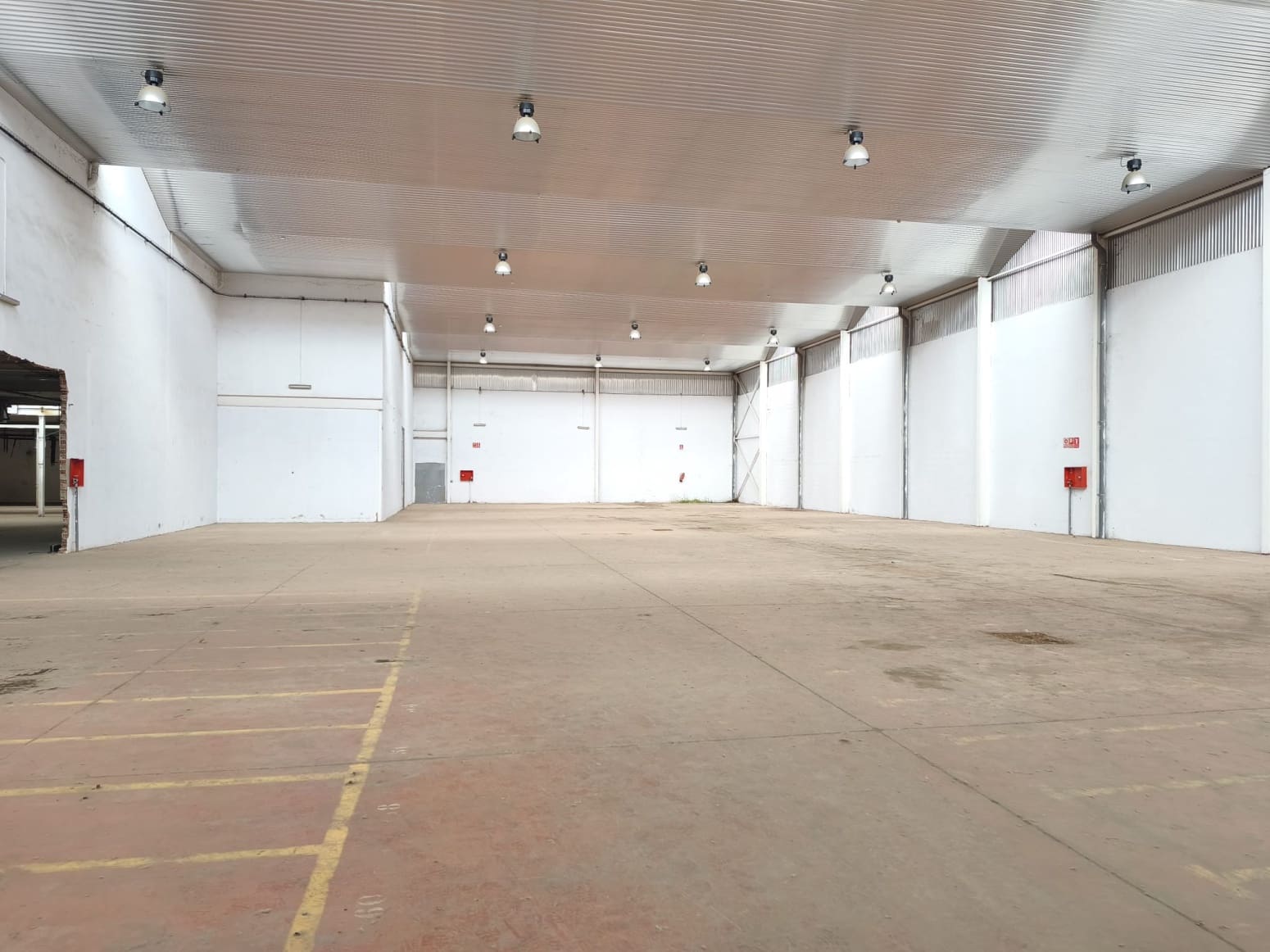 Kommersiell til salgs i Cintruenigo - € 450 000 (Ref: 9855167)