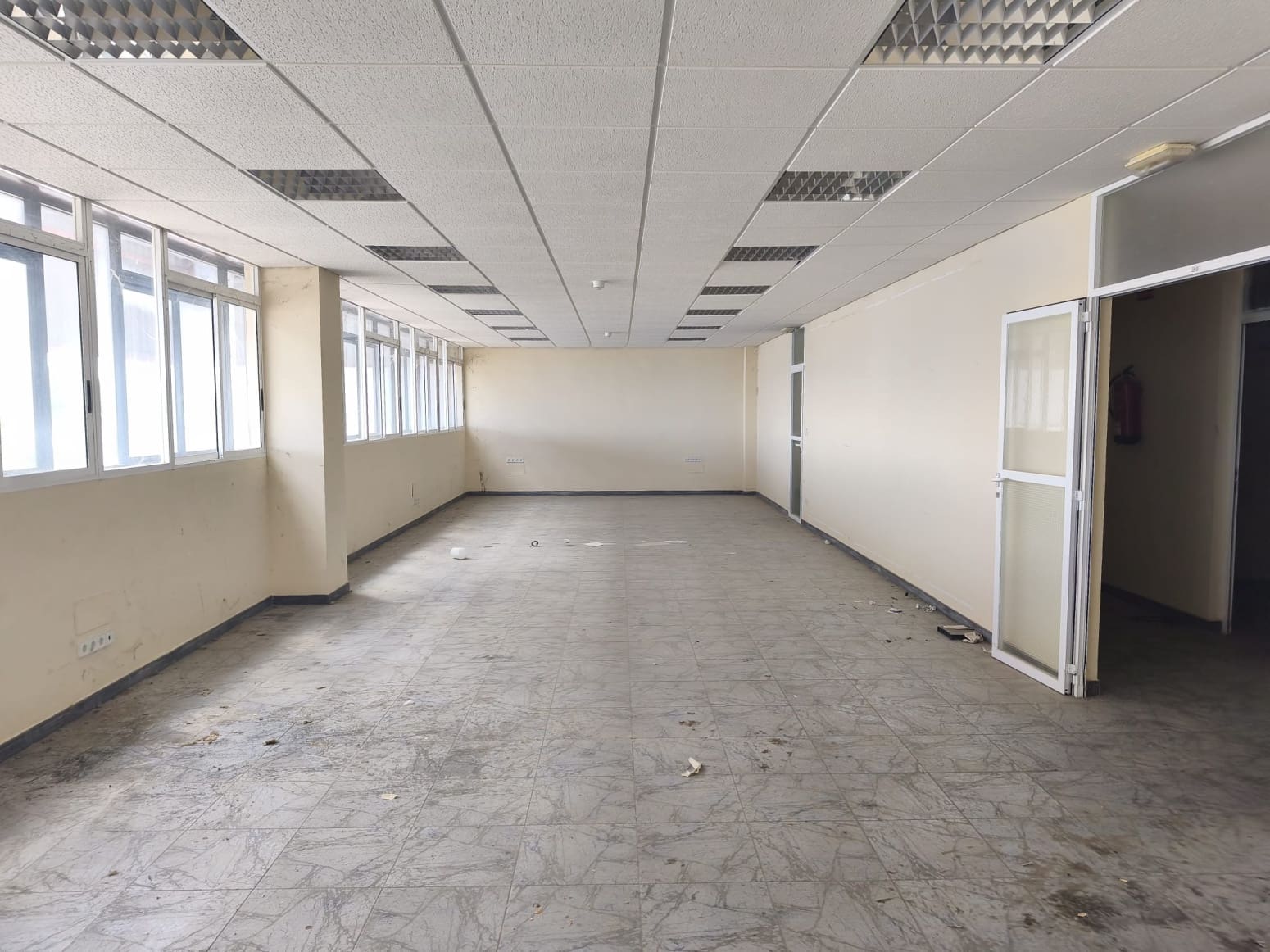 Kommersiell til salgs i Cintruenigo - € 450 000 (Ref: 9855167)