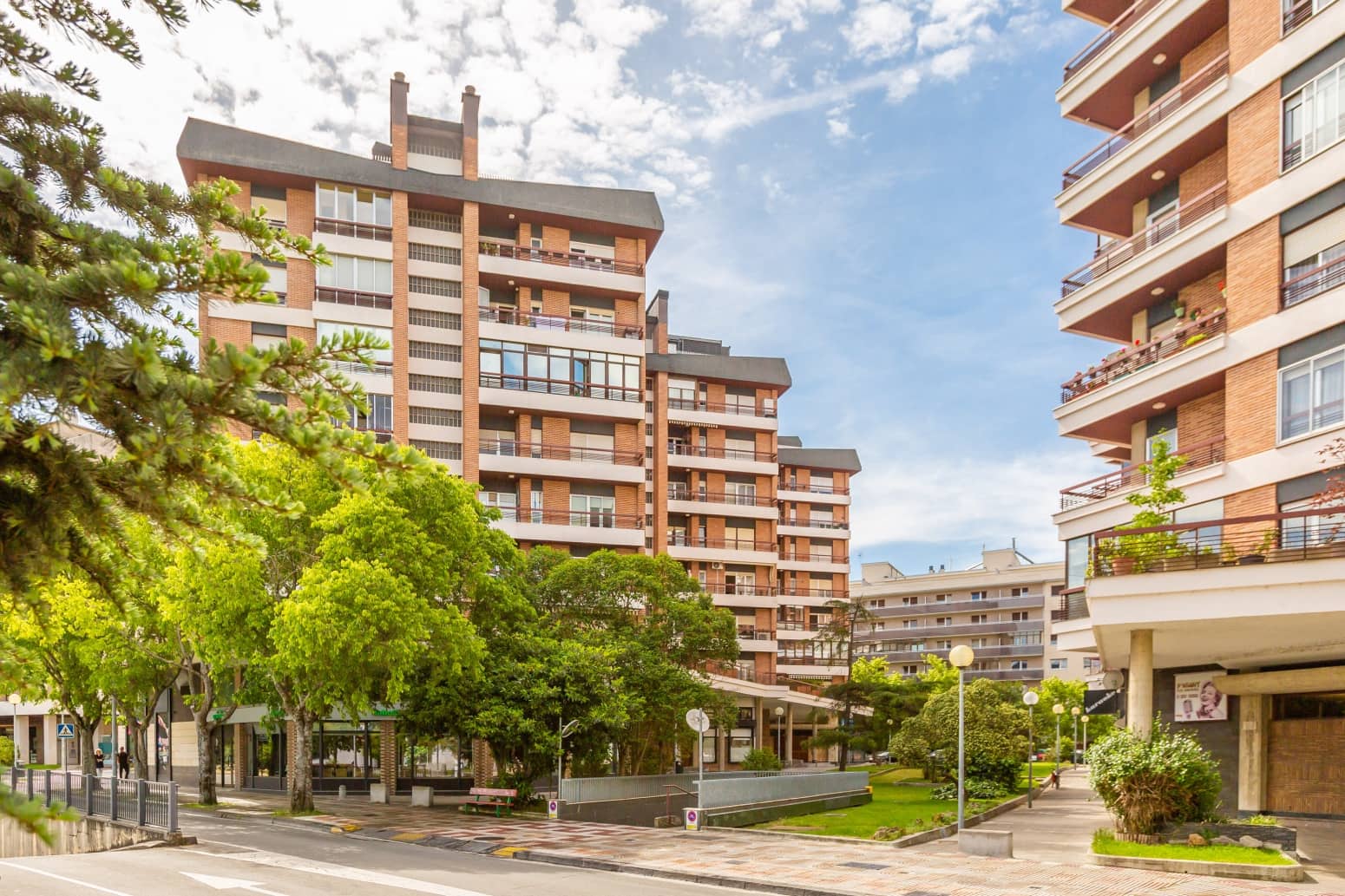 4 bedroom Flat for sale in Pamplona / Iruna - € 519,000 (Ref: 9855169)