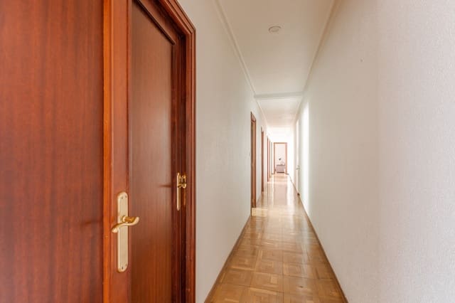 4 slaapkamer Flat te koop in Pamplona - € 415.000 (Ref: 9861663)