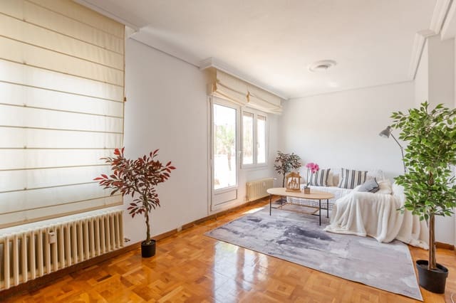 4 slaapkamer Flat te koop in Pamplona - € 415.000 (Ref: 9861663)