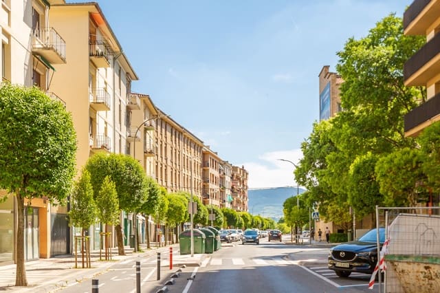 4 slaapkamer Flat te koop in Pamplona - € 415.000 (Ref: 9861663)
