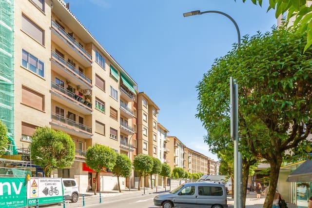 4 slaapkamer Flat te koop in Pamplona - € 415.000 (Ref: 9861663)