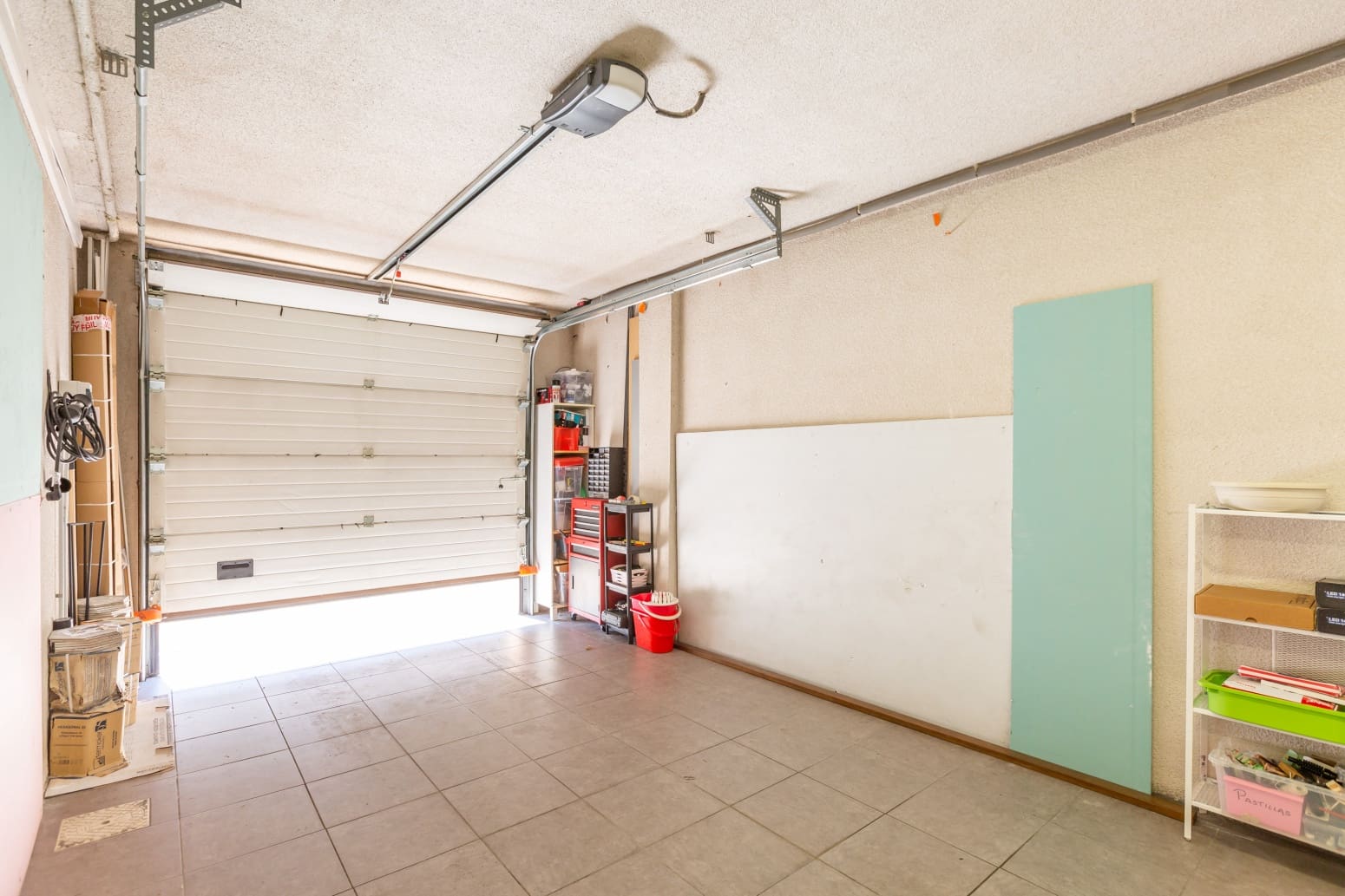 4 bedroom Villa for sale in Noain with garage - € 459,000 (Ref: 9861664)