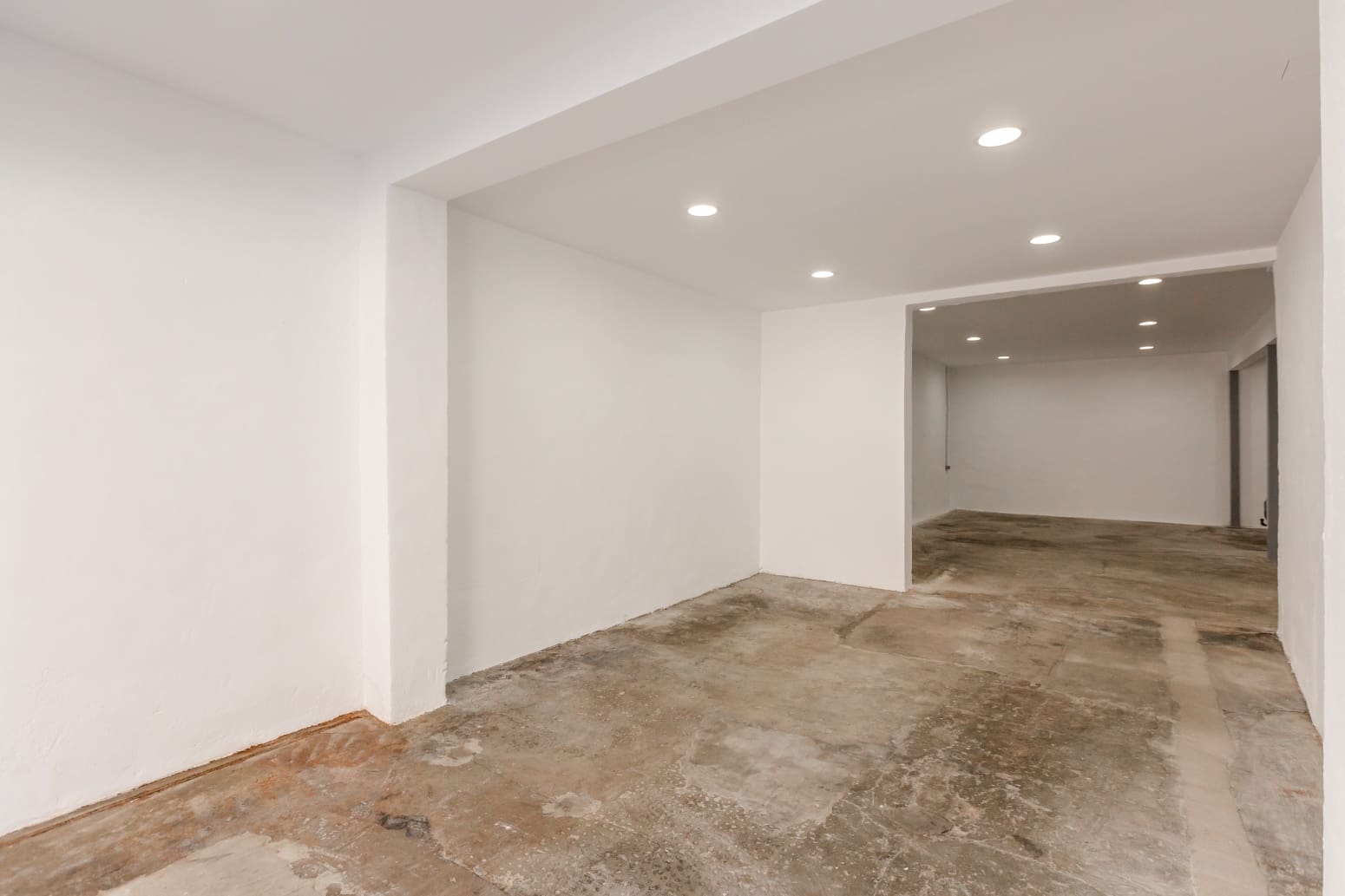 Commercial for rent in Aranguren - € 800 (Ref: 9864786)