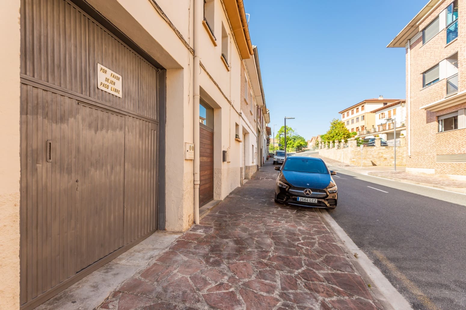 Commercial for rent in Aranguren - € 800 (Ref: 9864786)