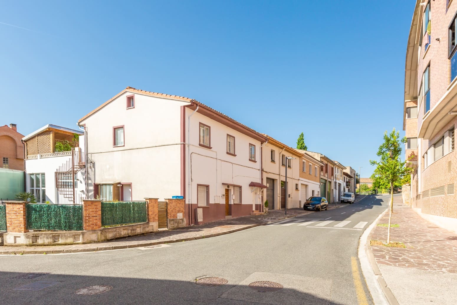 Commercial for rent in Aranguren - € 800 (Ref: 9864786)