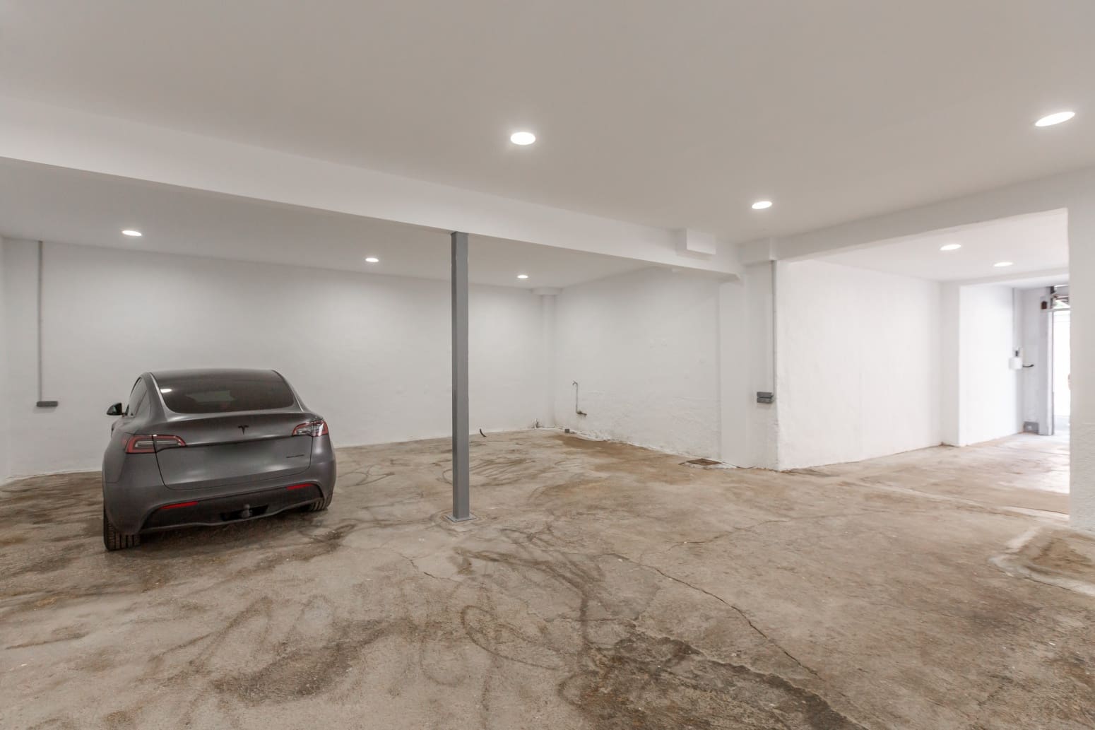 Commercial for rent in Aranguren - € 800 (Ref: 9864786)