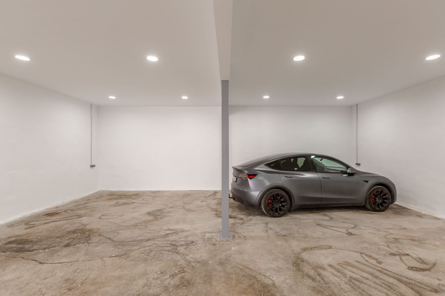 Commercial for rent in Aranguren - € 800 (Ref: 9864786)