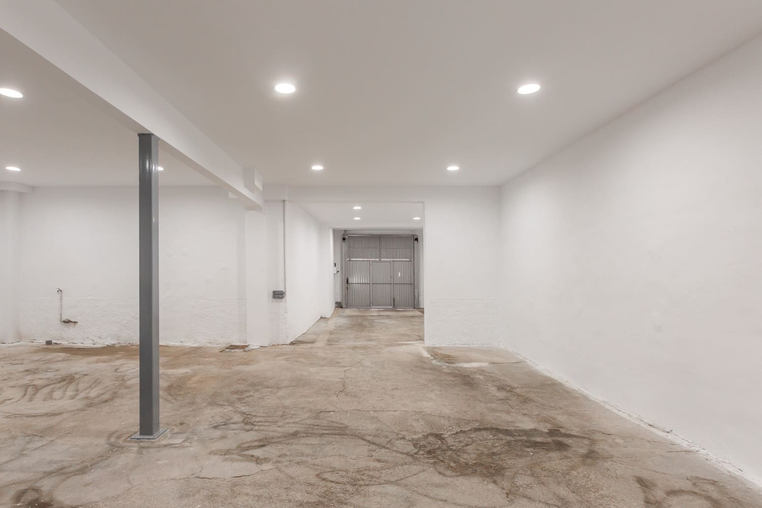 Commercial for rent in Aranguren - € 800 (Ref: 9864786)