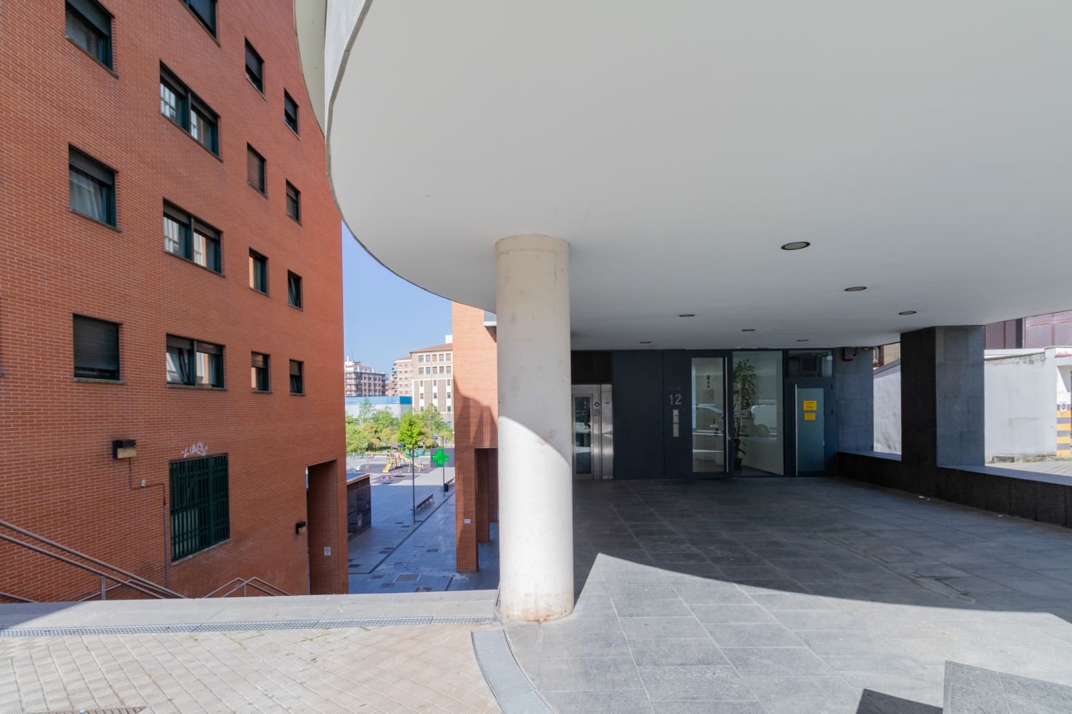 2 bedroom Flat for rent in Pamplona / Iruna with garage - € 925 (Ref: 9871643)