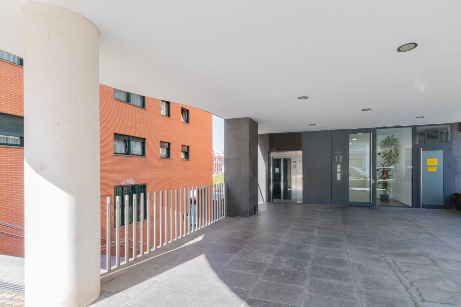 2 bedroom Flat for rent in Pamplona / Iruna with garage - € 925 (Ref: 9871643)
