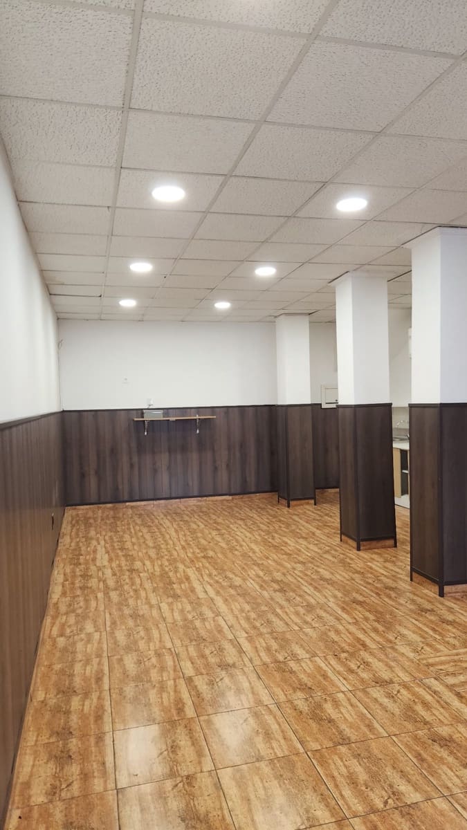 Commercial for rent in Villava / Atarrabia - € 600 (Ref: 9873074)