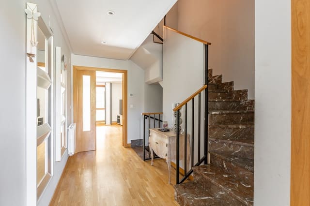 4 soveværelse Villa til salg i Berrioplano med garage - € 430.000 (Ref: 9880702)