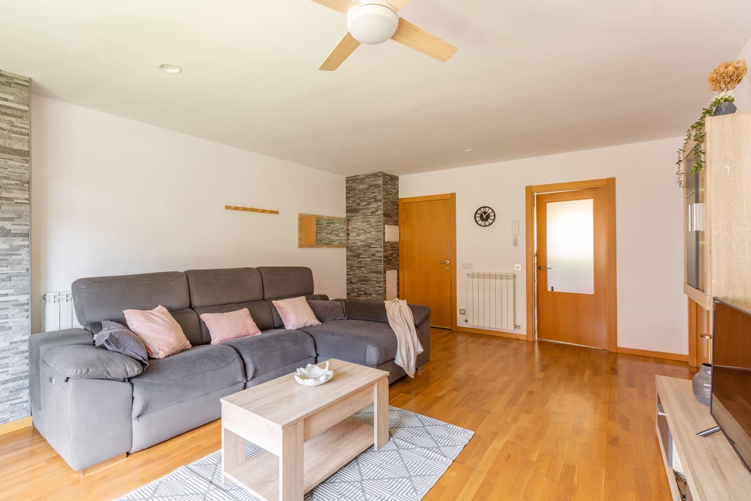 2 bedroom Flat for sale in Huarte with garage - € 339,000 (Ref: 9880705)
