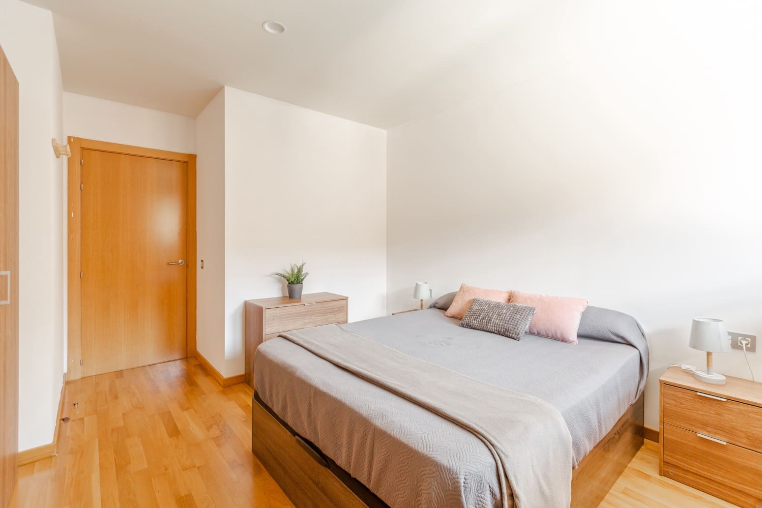 2 bedroom Flat for sale in Huarte with garage - € 339,000 (Ref: 9880705)