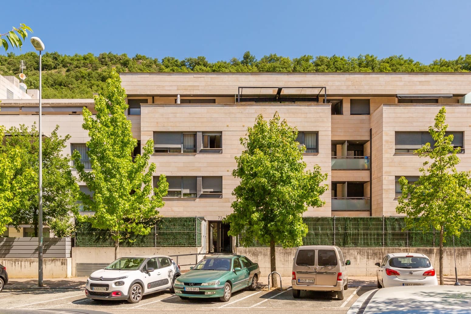 2 bedroom Flat for sale in Huarte with garage - € 339,000 (Ref: 9880705)