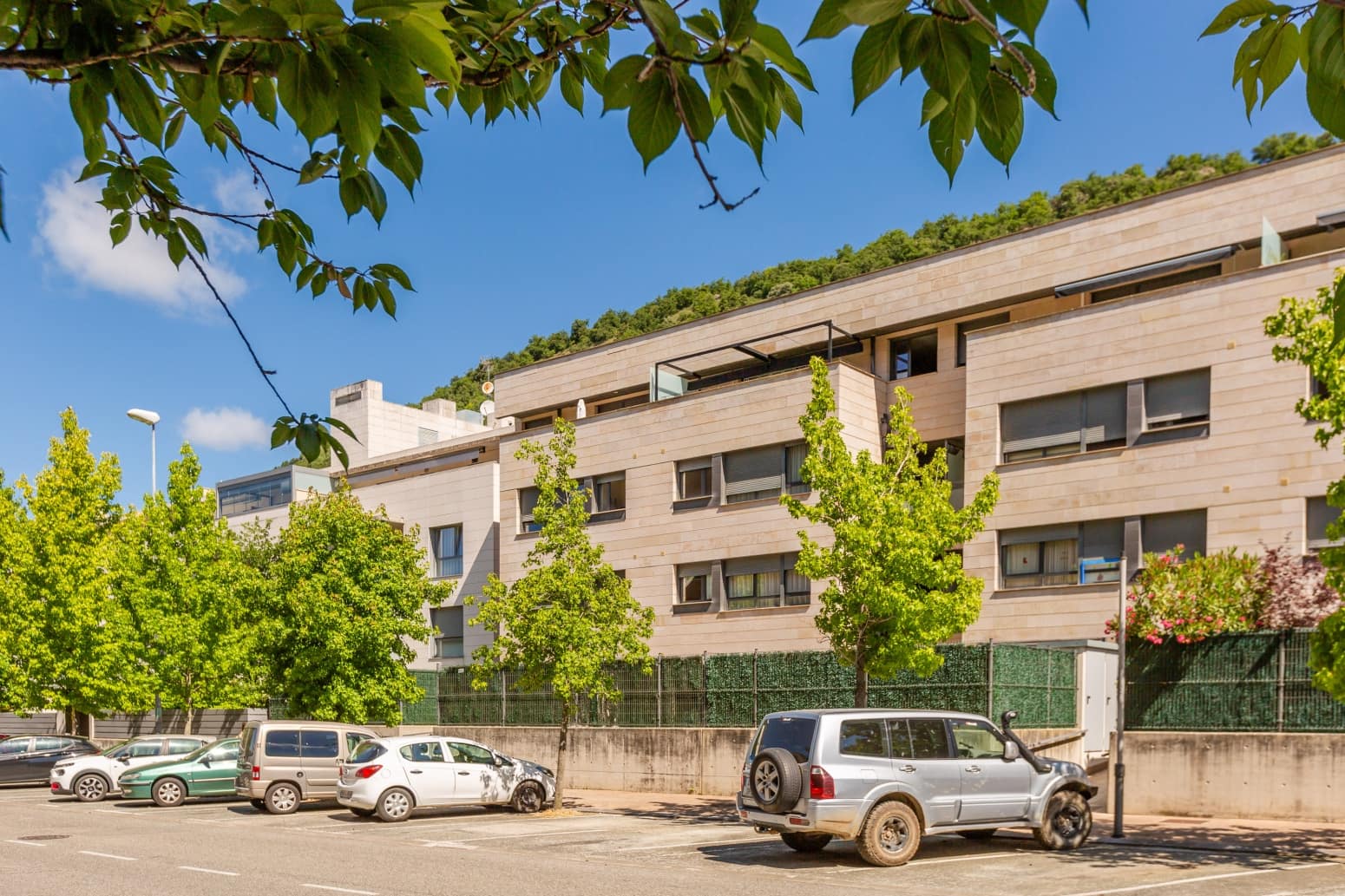 2 bedroom Flat for sale in Huarte with garage - € 339,000 (Ref: 9880705)