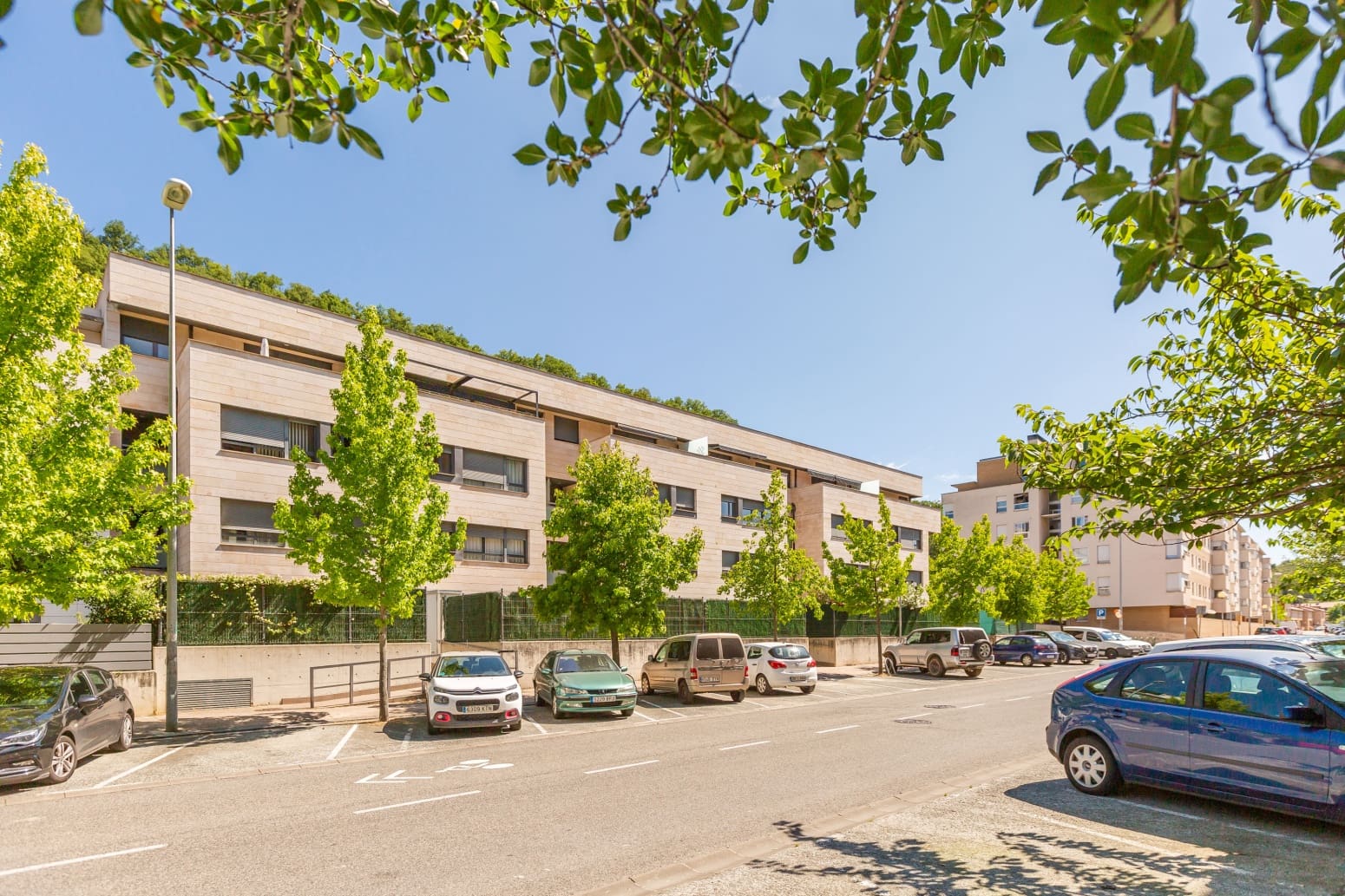 2 bedroom Flat for sale in Huarte with garage - € 339,000 (Ref: 9880705)