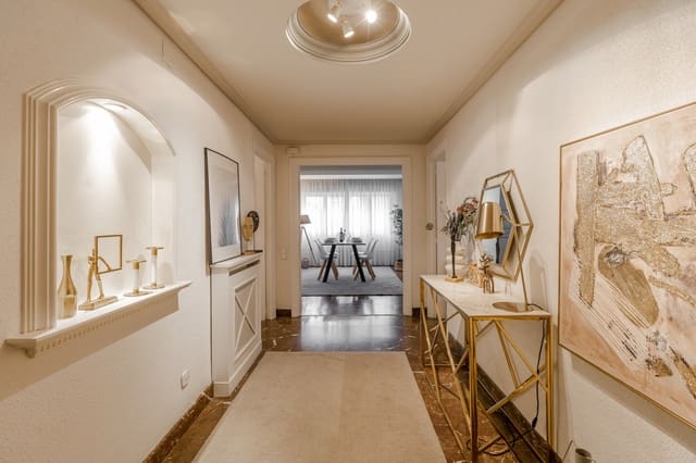 5 soveværelse Lejlighed til salg i Pamplona / Iruña med garage - € 464.000 (Ref: 9884254)