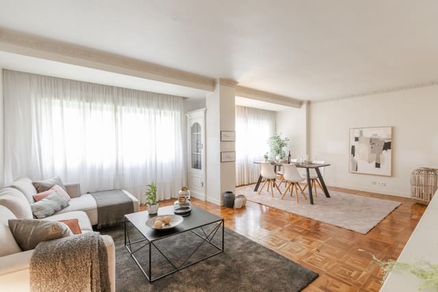 5 soveværelse Lejlighed til salg i Pamplona / Iruña med garage - € 464.000 (Ref: 9884254)