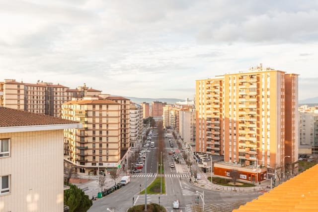 3 makuuhuone Asunto myytävänä paikassa Pamplona - 316 000 € (Ref: 9904041)