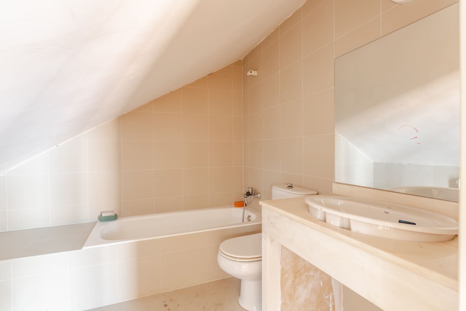 8 bedroom Villa for sale in Egues with garage - € 860,000 (Ref: 9906954)