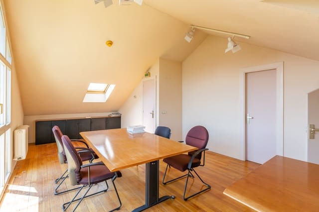 8 sypialnia Willa na sprzedaż w Egüés, Valle de Egüés/Eguesibar z basenem garażem - 860 000 € (Ref: 9906954)