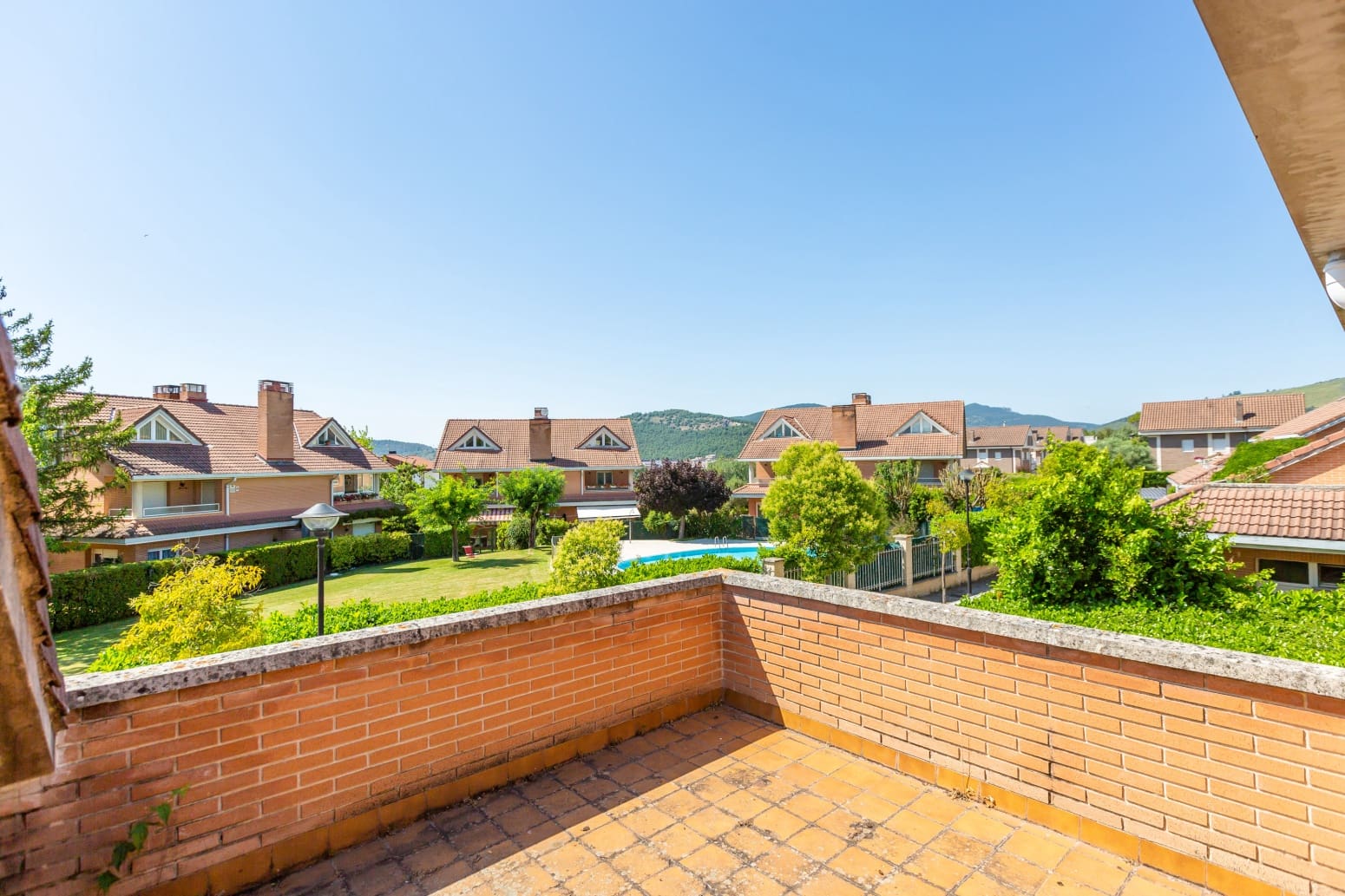 8 bedroom Villa for sale in Egues with garage - € 860,000 (Ref: 9906954)