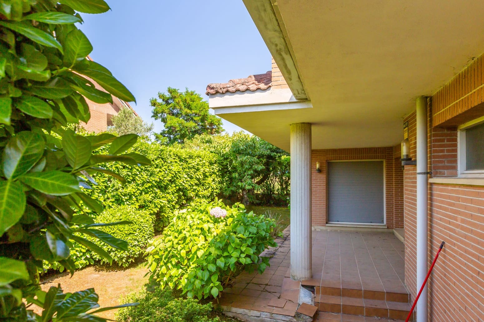 8 bedroom Villa for sale in Egues with garage - € 860,000 (Ref: 9906954)