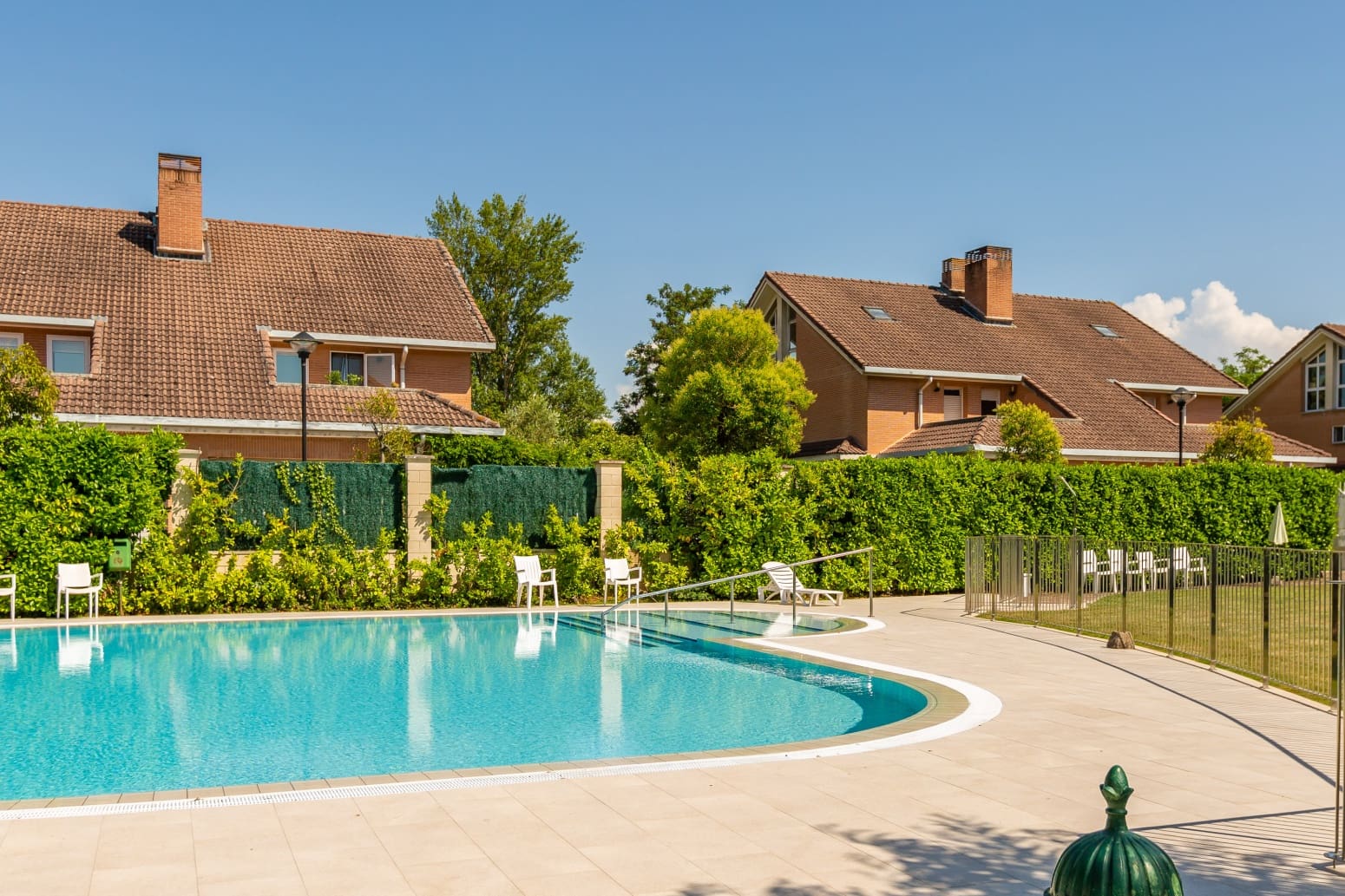 8 bedroom Villa for sale in Egues with garage - € 860,000 (Ref: 9906954)