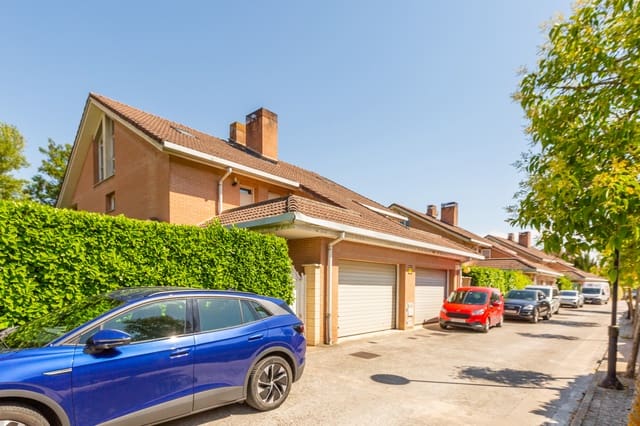 8 bedroom Villa for sale in Egüés, Valle de Egüés/Eguesibar with garage - € 860,000 (Ref: 9906954)