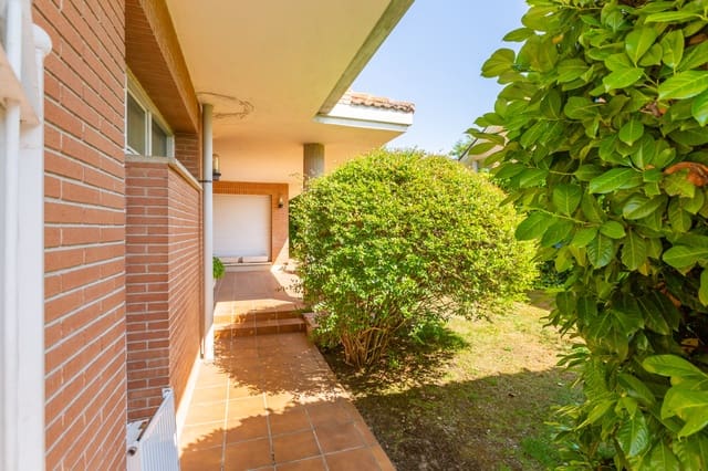 8 bedroom Villa for sale in Egüés, Valle de Egüés/Eguesibar with garage - € 860,000 (Ref: 9906954)