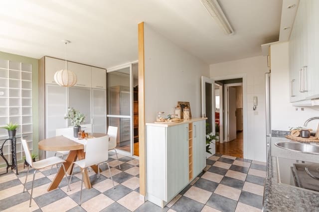 3 makuuhuone Asunto myytävänä paikassa Pamplona mukana 
autotalli - 310 000 € (Ref: 9906956)