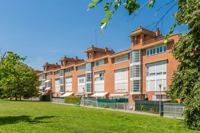 3 makuuhuone Asunto myytävänä paikassa Pamplona mukana 
autotalli - 310 000 € (Ref: 9906956)